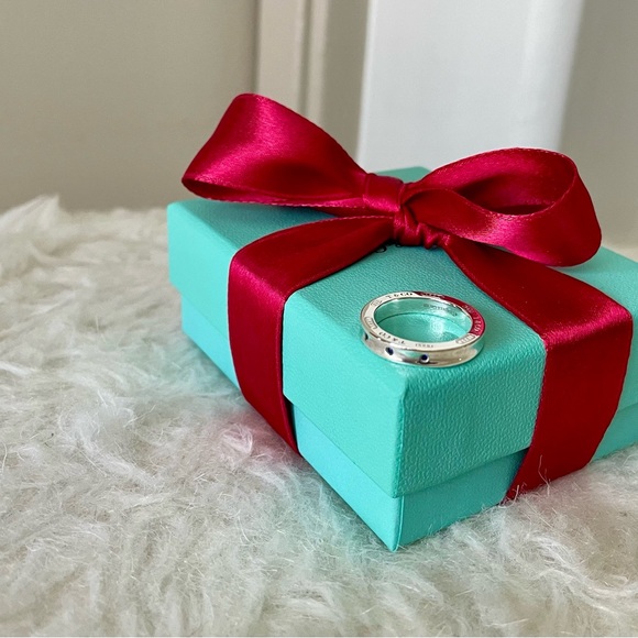 Tiffany and Co. 1837 Blue Sapphire Narrow Ring Size 6 - Picture 5 of 13